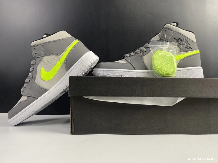 Mid 1 Volt 554724-072  Gunsmoke Jordan 0520